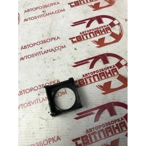 Накладка кнопки аварійки Kia Sorento 2002-2009 937353E000